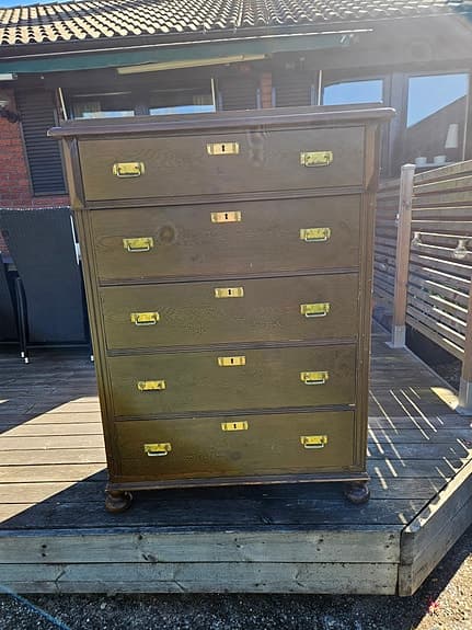 Gammal byrå.