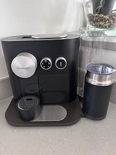 Nespresso Expert & Milk kaffemaskin svart