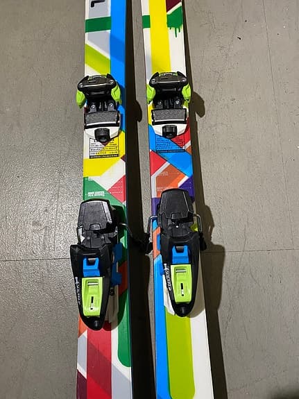 Twin Tip Skidor 155 cm – Völkl Ledge + Marker Bindningar + Völkl Stavar