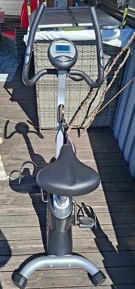 Abilica motionscykel med display och motståndsreglage