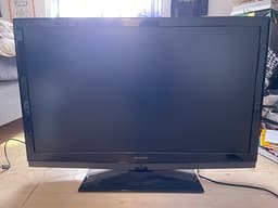 42 tum Sharp TV svart