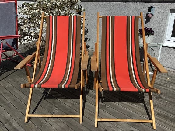 Två retro solstolar i fint skick.