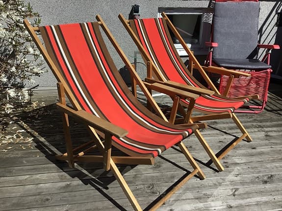 Två retro solstolar i fint skick.