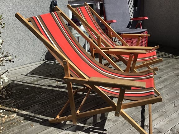 Två retro solstolar i fint skick.