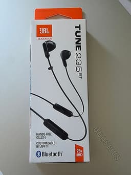 JBL Tune 23 BT trådlösa in ear hörlurar.