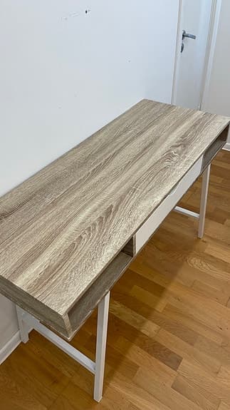 Skrivbord från Jysk– fint skick och stabilt