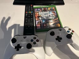 Microsoft Xbox One S spelkonsol vit