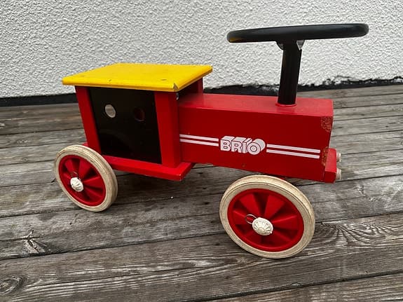 BRIO trätraktor och lastbil med ratt åkfordon gåbil