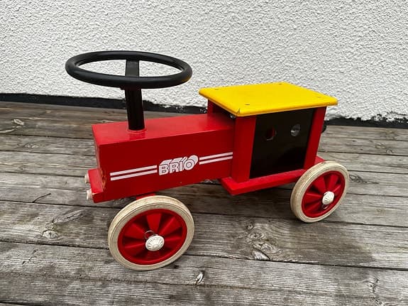 BRIO trätraktor och lastbil med ratt åkfordon gåbil