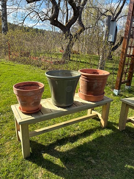 Träbänk utomhus för trädgård/altan