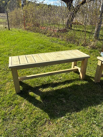 Träbänk utomhus för trädgård/altan