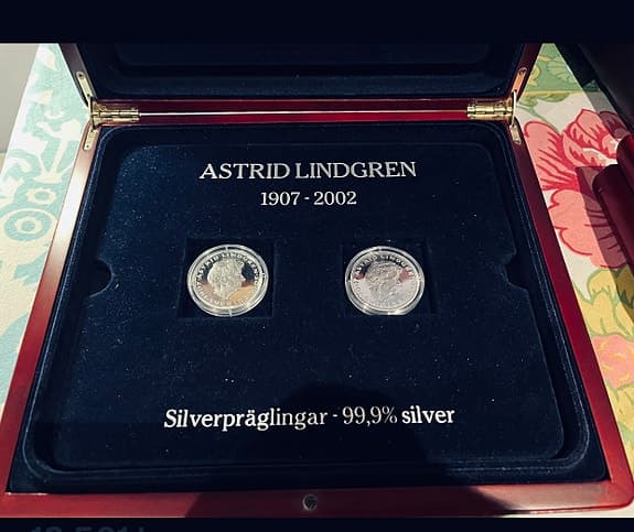 silver 999/378gAstrid Lindgren minnesmynt i silver med trälåda