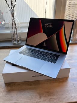 Apple MacBook Pro 15” 2018 laptop