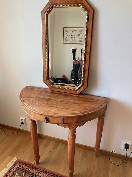 Hallbord med spegel