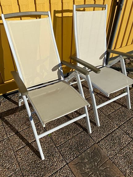 Hopfällbara positionsstolar i beige för uteplats