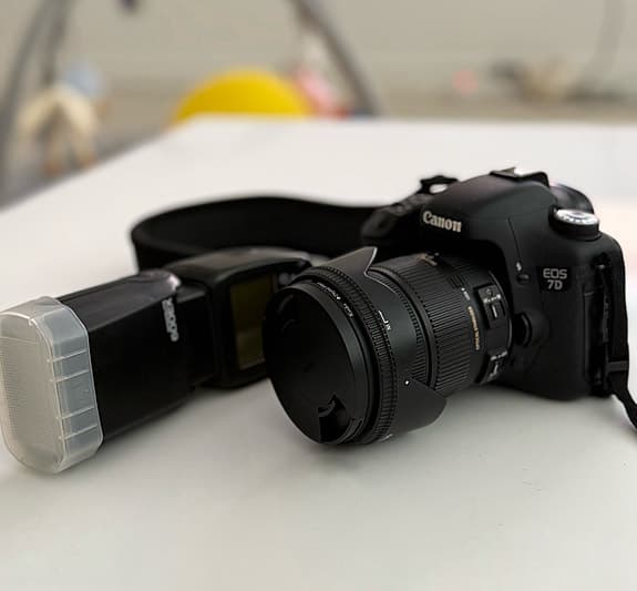 Canon EOS 7D + 1 objektiv + Canon Speedlite 600EX – komplett paket
