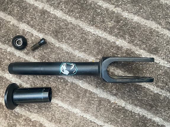 Bestial Wolf framgaffel 110 mm till stunt sparkcykel