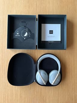 NOISE CANCELLING HEADPHONES 700