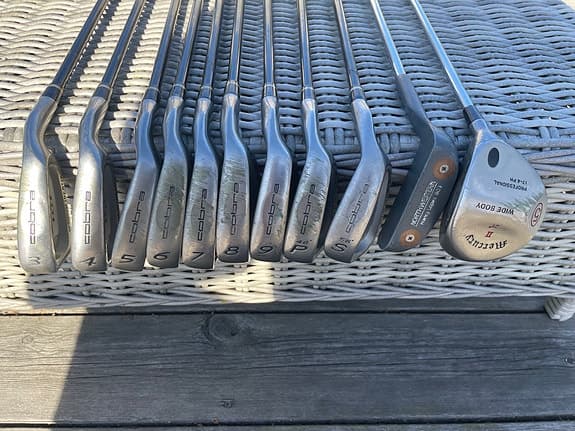 Cobra Gravity Back golfklubbor med Ogio golfbag