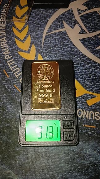Två helt nya 1oz 999.9 guldtackor mycket välgjorda
