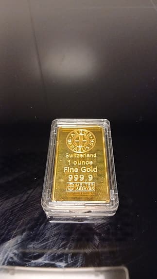 Två helt nya 1oz 999.9 guldtackor mycket välgjorda