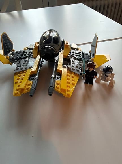 LEGO Star Wars 75281 Anakin’s Jedi Interceptor rymdskepp