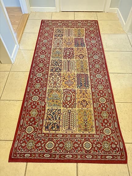 Röd matta orientaliskt mönster