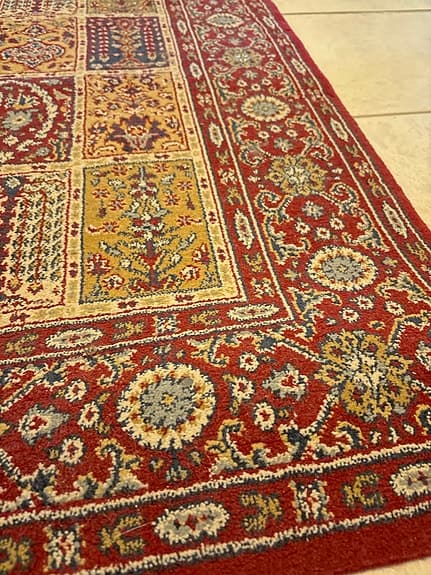 Röd matta orientaliskt mönster