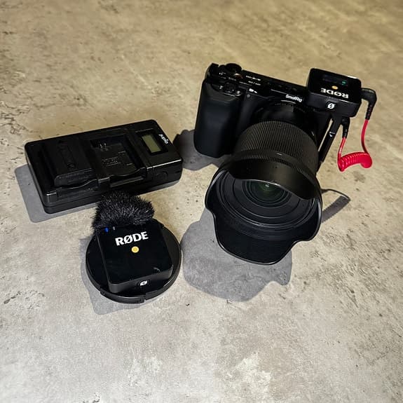 Sony ZV-E10 + Sigma 16mm f/1.4 – Det ultimata kittet för kreatörer!