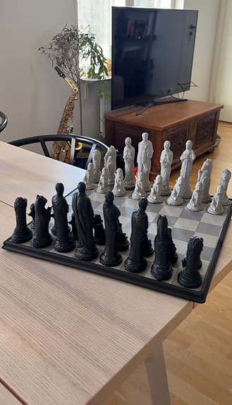 Handgjord schackset med Sten pjäser