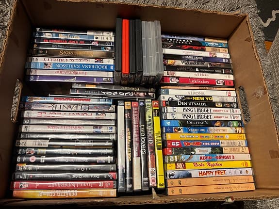 Stor Låda DVD-filmer, över 100 st