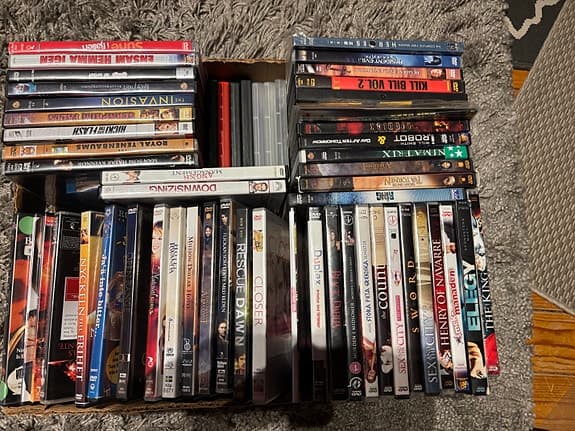 Stor Låda DVD-filmer, över 100 st
