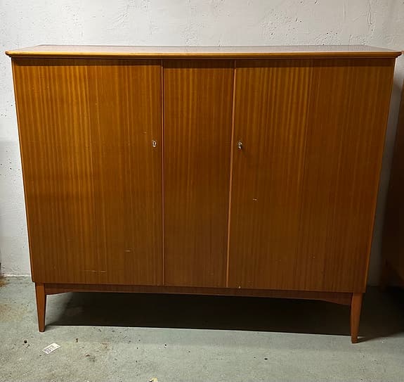 Skåp i teak