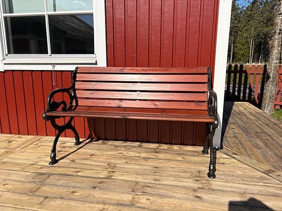 Byarum bänk med gjutjärnsstativ