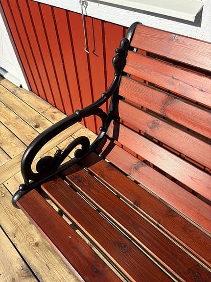 Byarum bänk med gjutjärnsstativ