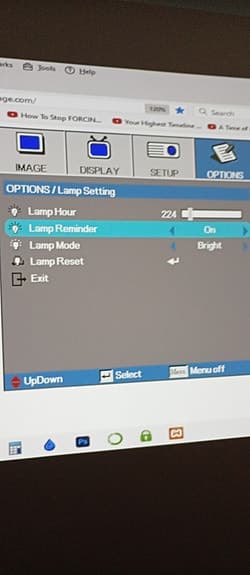 Projektor Optoma, endast 234 lamptimmar förbrukade