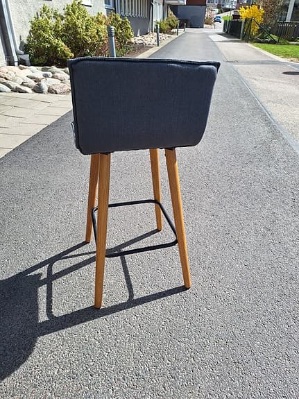Mio barstol grå med träben
