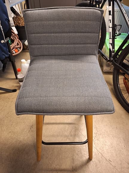 Mio barstol grå med träben