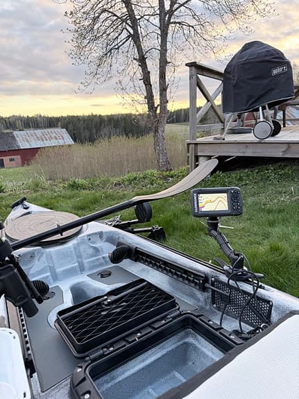 Fiskekajak med stabilisatorer