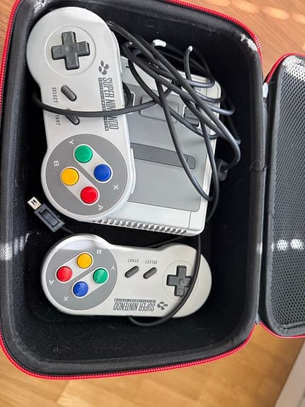 Nintendo Super Nintendo spelkonsol med handkontroller