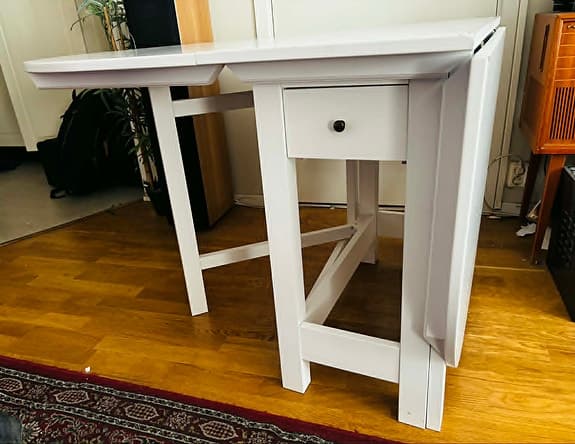 Vitt slagbord / klaffbord med låda - köksbord