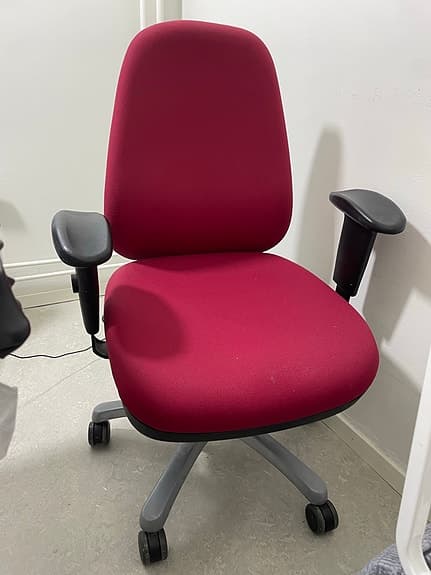 IKEA Yrjö Kukkapuro kontorsstol röd med armstöd