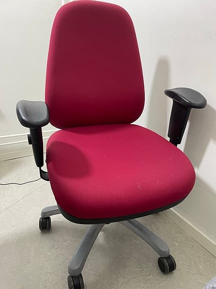 IKEA Yrjö Kukkapuro kontorsstol röd med armstöd