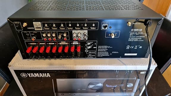 Yamaha RX-V6A hemmabioreceiver svart (nyskick)
