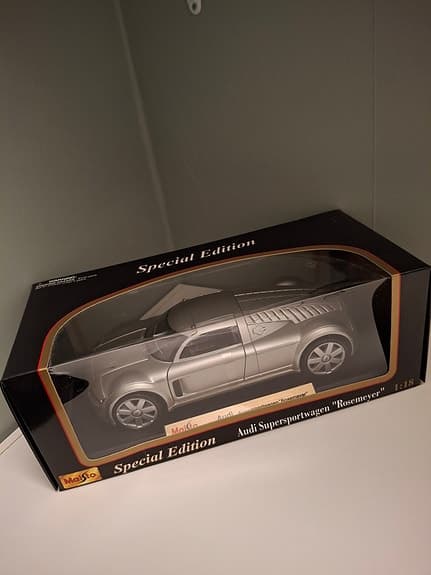 Modellbilar Bburago & Maisto 1:18 & 1:24