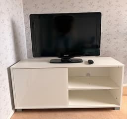 Vit Tv-bänk + 32 Tum Philips 1080p Full HD TV