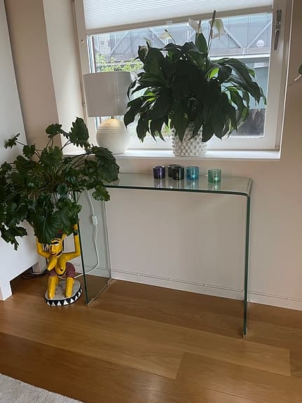 Elegant konsolbord i glas – nyskick (KENDALL)