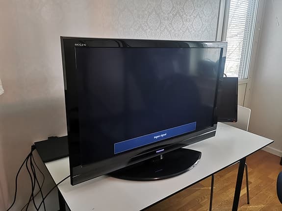 Toshiba 40" LCD-TV – 40RV733 – Fungerar felfritt