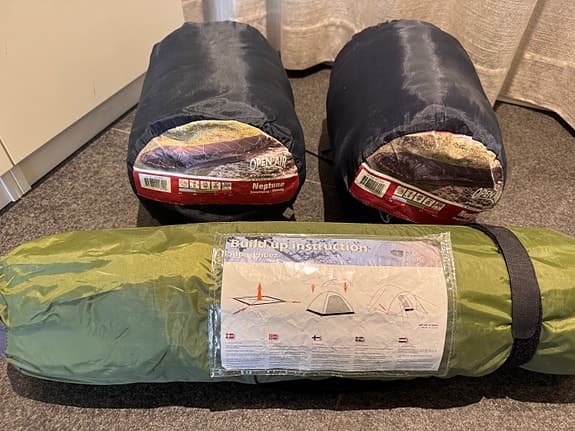 Tält för 2 pers inkl sovsäckar - knappt använt