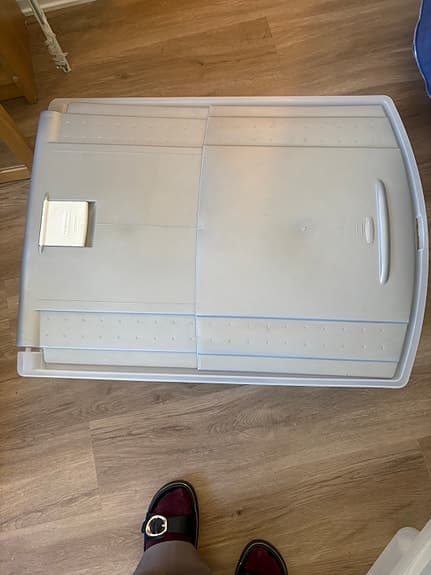 Plastförvaringslåda med skjutlock